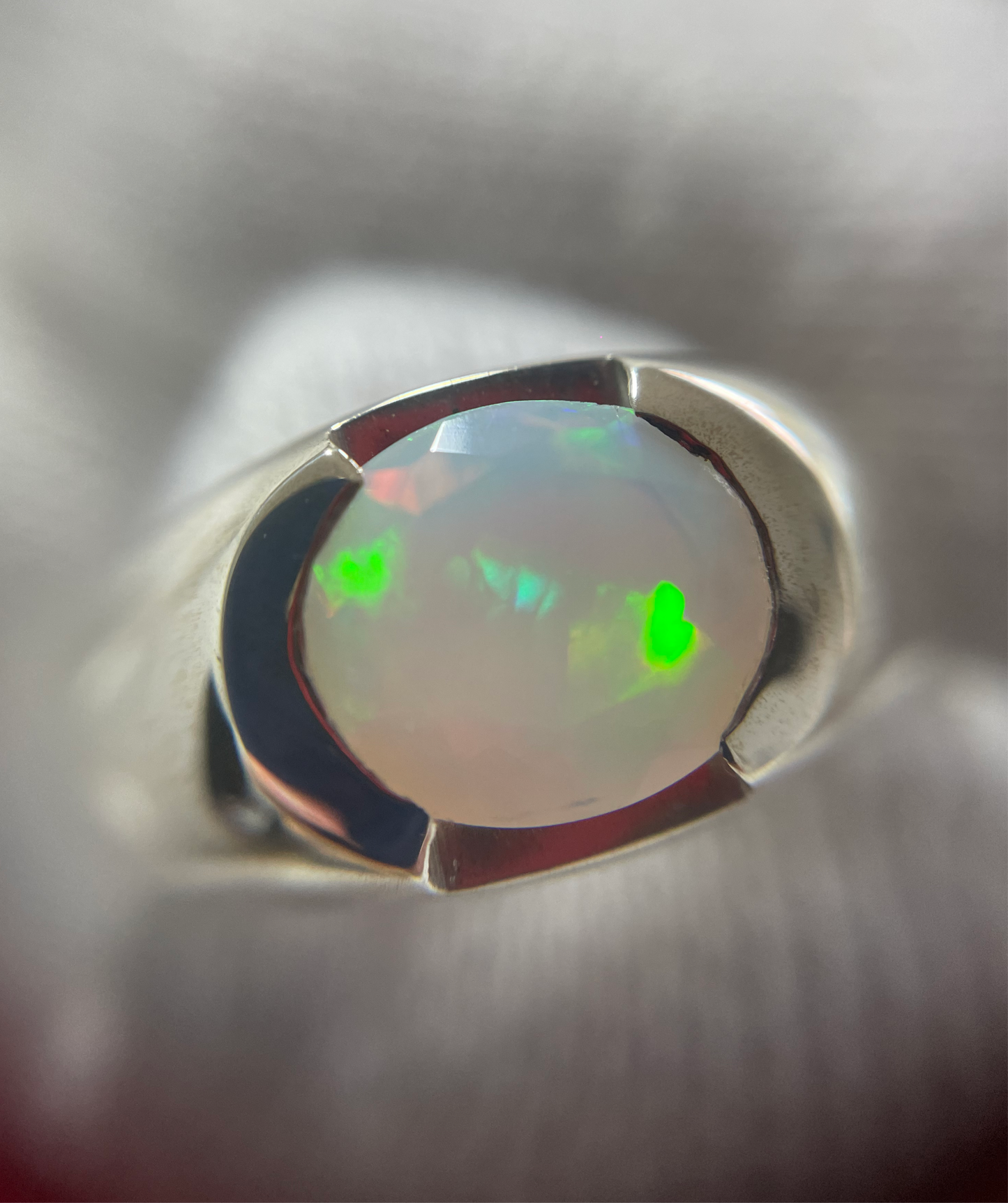 Bague Opale, Topaze ou Améthyste en demi clos