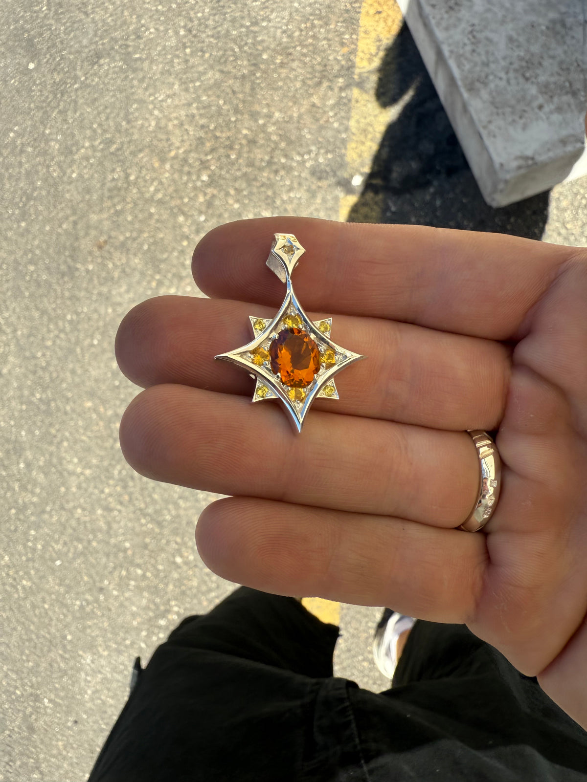 Pendentif radiance citrine et saphir jaune avec chaîne corde argent massif.