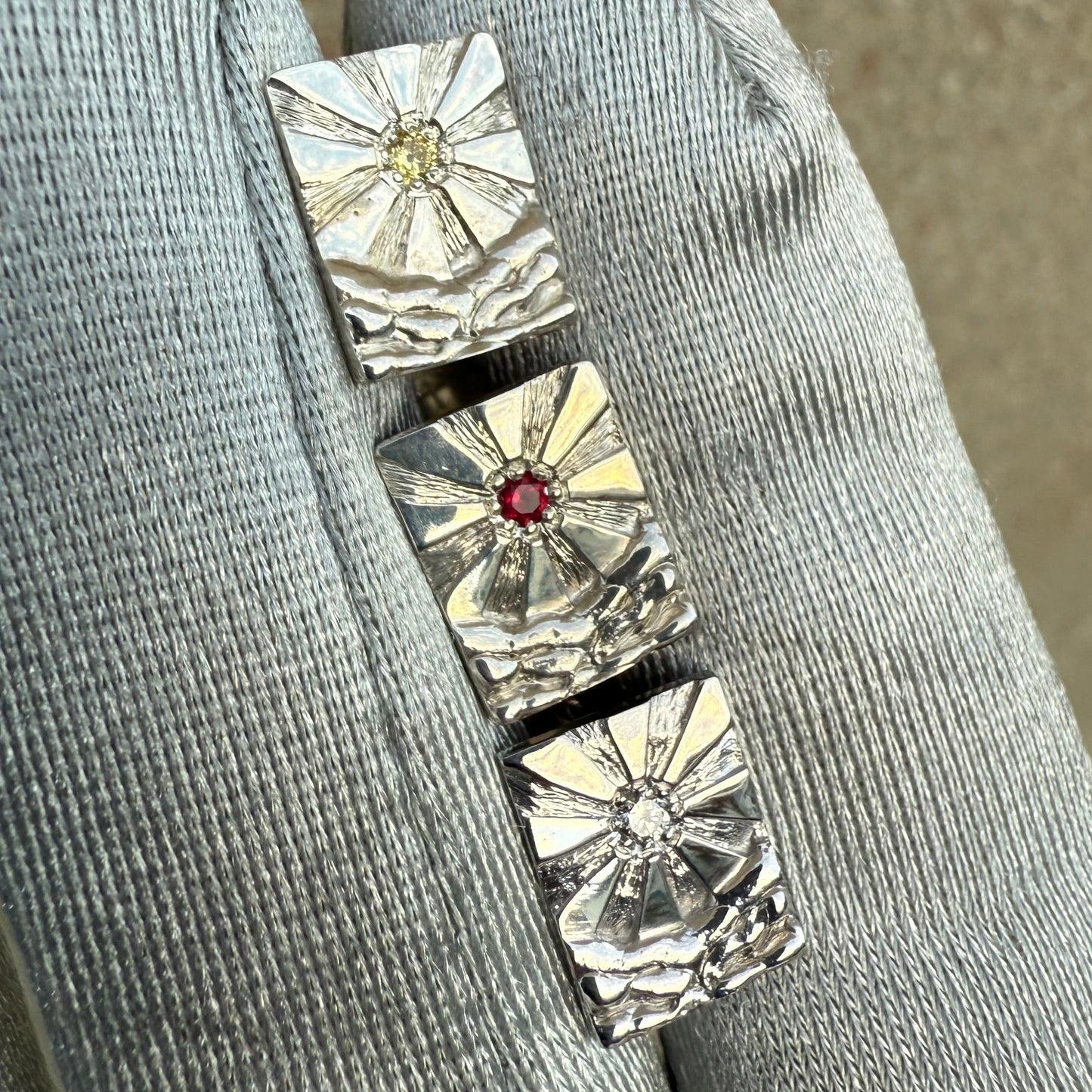 Boucle d’oreille Soleil saphir
